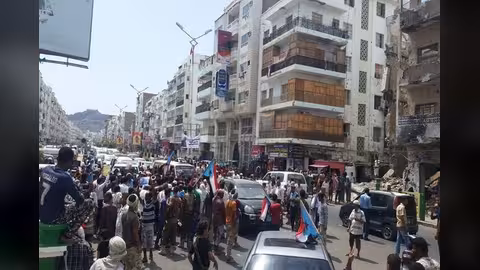 توافد شخصيات من لحج وأبين إلى عدن للتضامن مع الزبيدي.. صور