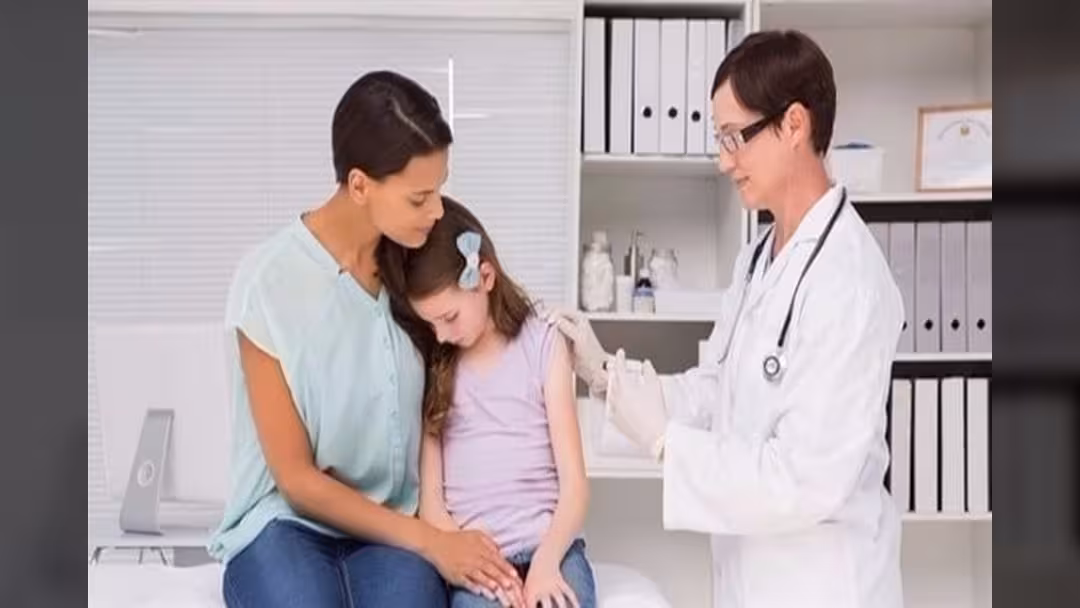 قبل التطعيم.. لا تُهدئ طفلك بعبارات زائفة