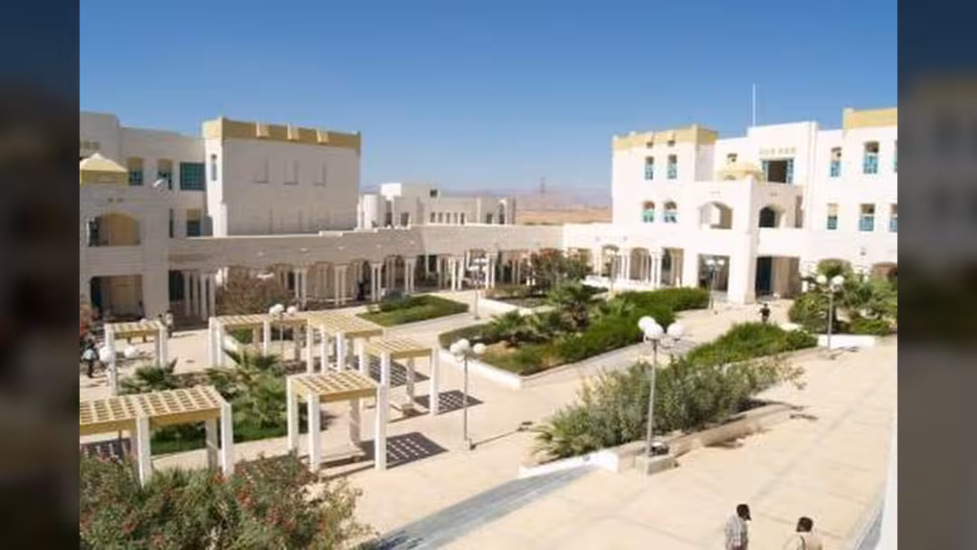 توقيع اتفاقيات مشاريع تعليمية بجامعة حضرموت بمليون ريال سعودي