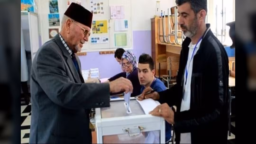 الجزائر: الحزب الحاكم وحليفه يحصدان أغلبية مطلقة في البرلمان