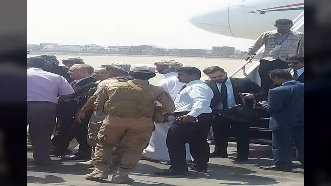 عبدالعزيز المفلحي يصل لمطار عدن