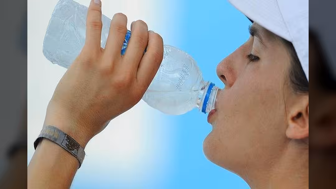 إليك 10 فوائد من شرب الماء على معدة خاوية