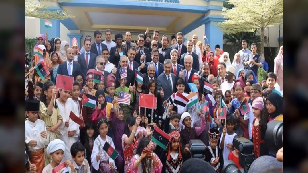 المدرسة العربية العالمية في ماليزيا تعفي الطلاب اليمنيين من الرسوم المتبقية