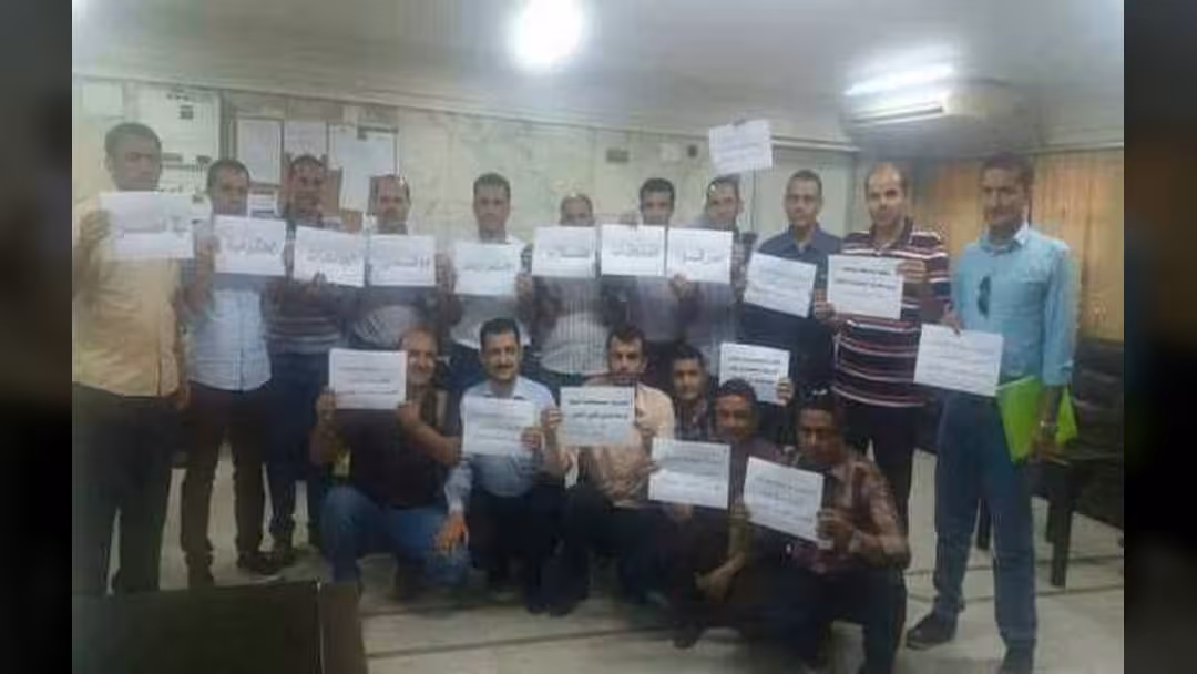 موفدو الجامعات اليمنية إلى مصر يبدأون اعتصاماً مفتوحاً بمبنى السفارة