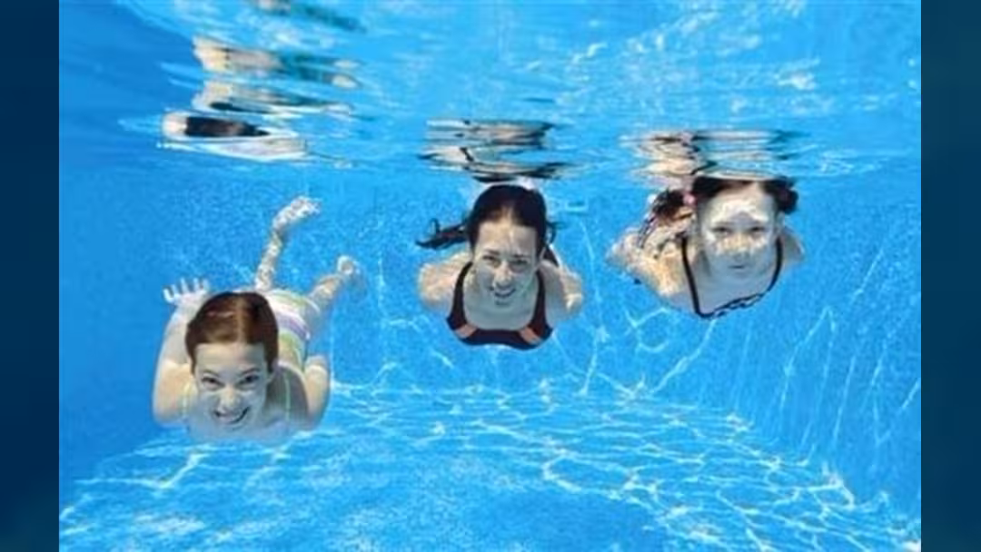 هكذا تحمي أذنك قبل السباحة
