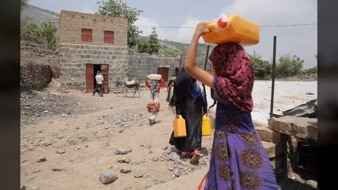 العون المباشر تضع حجر الأساس لمشروع مياه الأخماس بفرع العدين بإب
