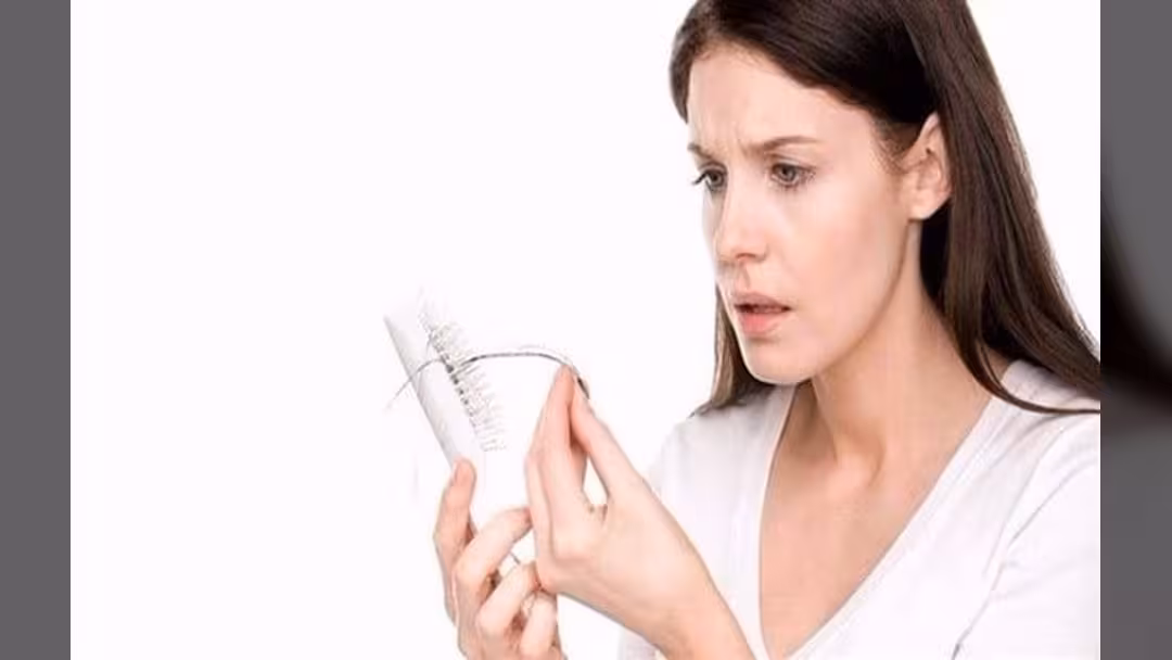 لماذا يتساقط شعرك؟