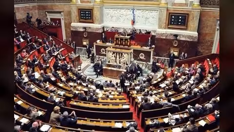 البرلمان الفرنسي يعقد أولى جلساته منذ انتخاب ماكرون