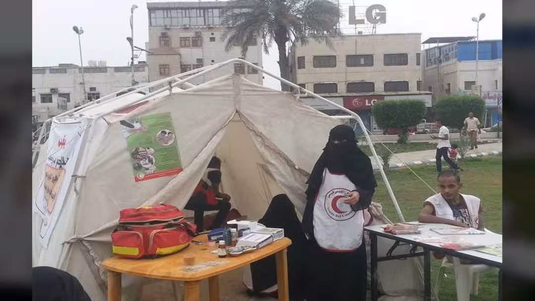 الهلال الأحمر اليمني يخصص خياماً إسعافية في شواطئ ومتنزهات الحديدة