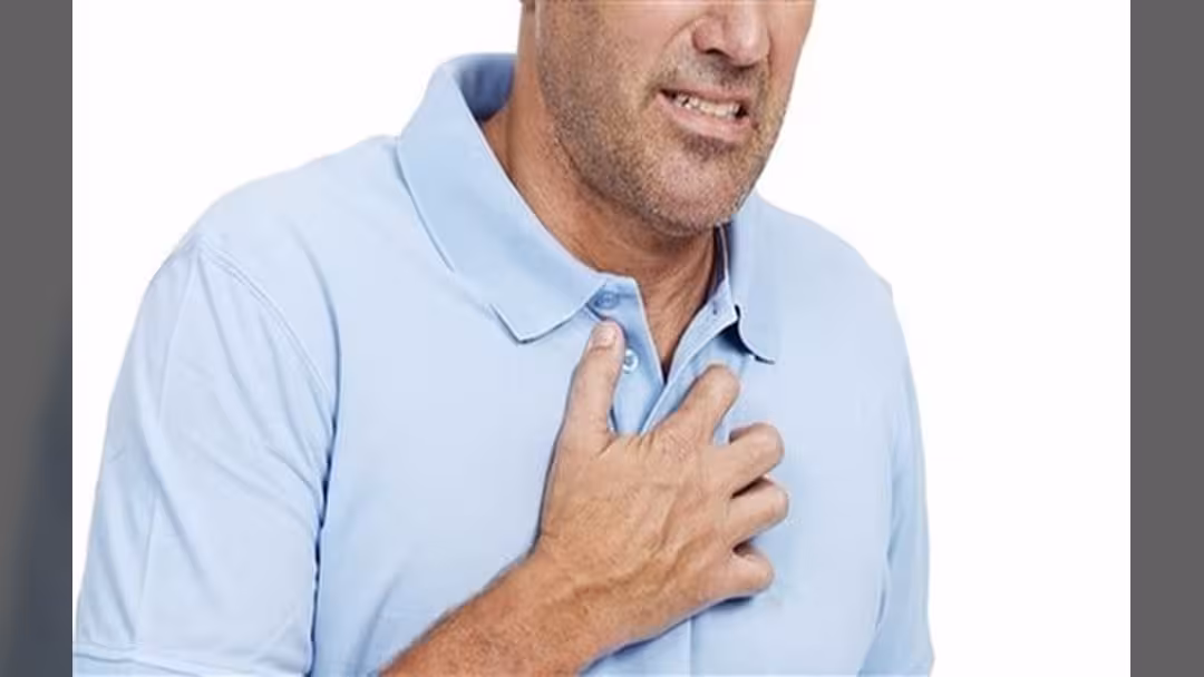 الوخز في الصدر.. علام يدل؟