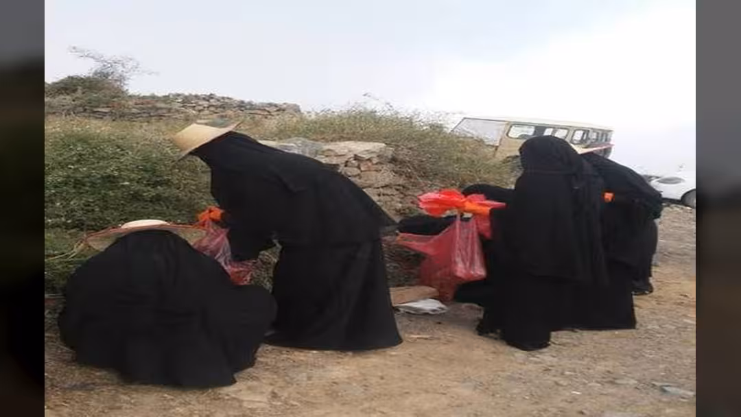 هكذا لجأ أهالي قرية يمنية في حجة لمشروع احترازي ضد الكوليرا.. صور
