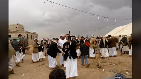 وفاة رجل برصاصة طائشة في صنعاء وضبط 23 متورطاً بإطلاق النار في الأعراس