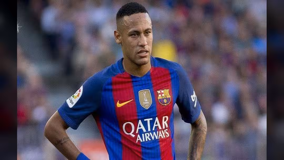 نيمار يرفض حسم البقاء أو الرحيل عن برشلونة