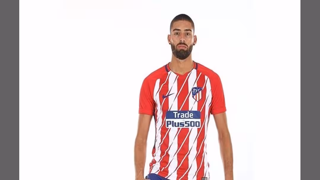 أتلتيكو مدريد يكشف عن قميصه للموسم الجديد