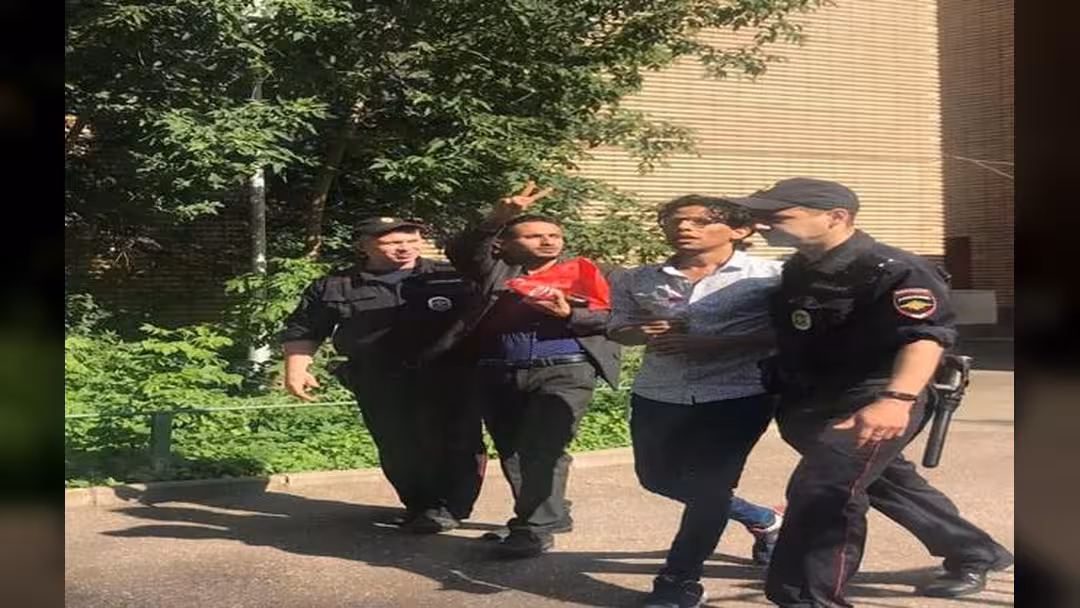 تنسيقية طلاب اليمن بالخارج تندد باستدعاء الشرطة الروسية ضد المعتصمين.. صور