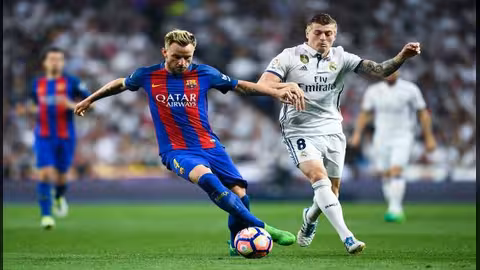 900 دولار سعر تذكرة حضور كلاسيكو الأرض بين ريال مدريد وبرشلونة