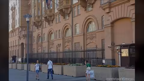 السفارة الأميركية في موسكو تعلّق مؤقتاً منح التأشيرات