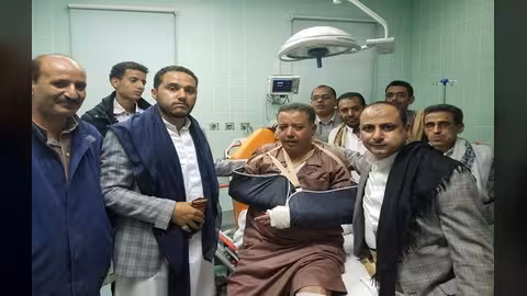 صورة.. المسوري بطريقة للعودة إلى المنزل بعد إسعافه لمستشفى بسبب اعتداء