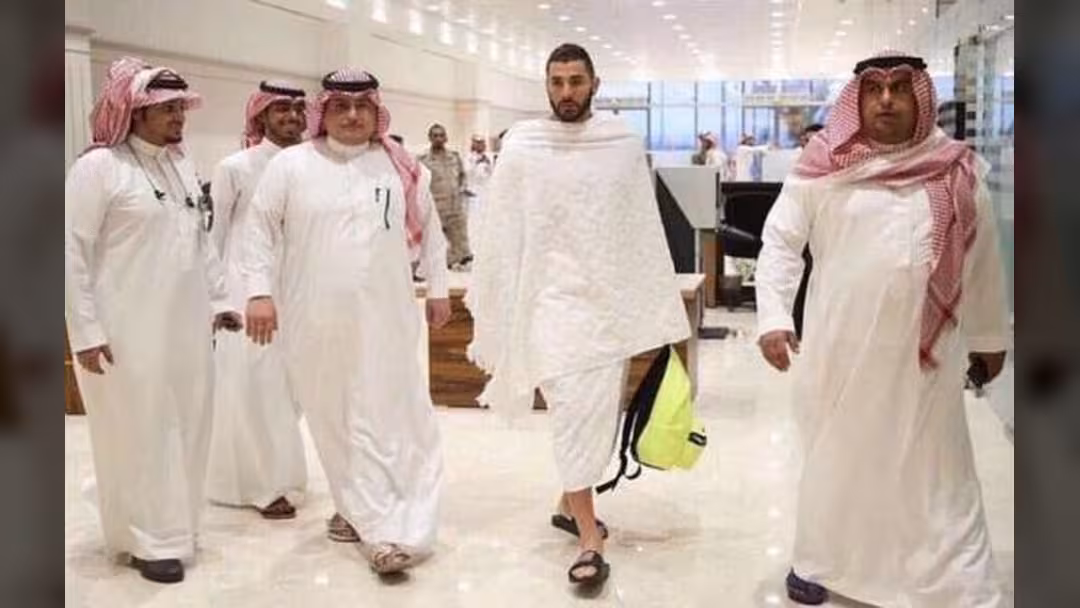 مهاجم ريال مدريد يُؤدي مناسك الحج
