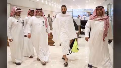 مهاجم ريال مدريد يُؤدي مناسك الحج