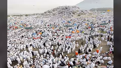 بدء صعود نحو مليوني حاج إلى جبل عرفات