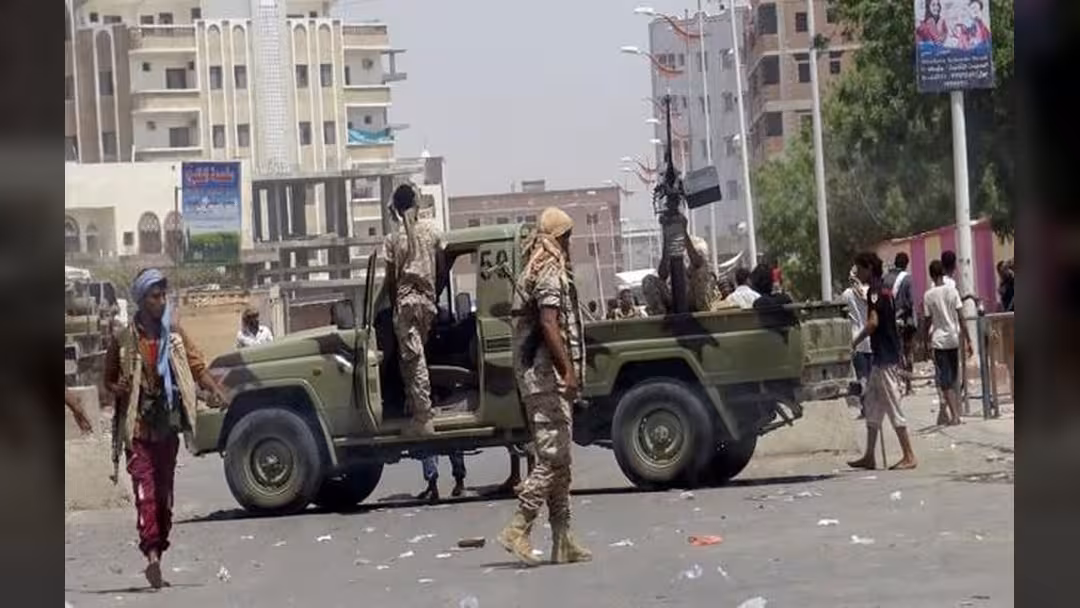 مظاهرة تطالب بمنع حمل السلاح بعدن