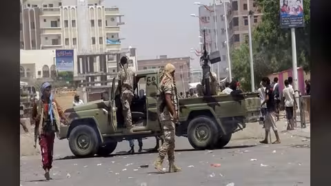 مظاهرة تطالب بمنع حمل السلاح بعدن
