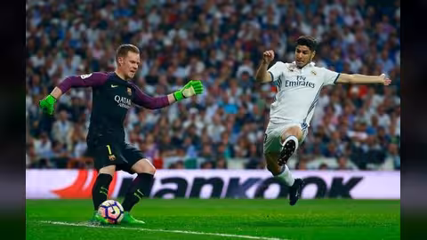 حارس برشلونة يعتبر هدف لاعب ريال مدريد الأفضل في شباكه
