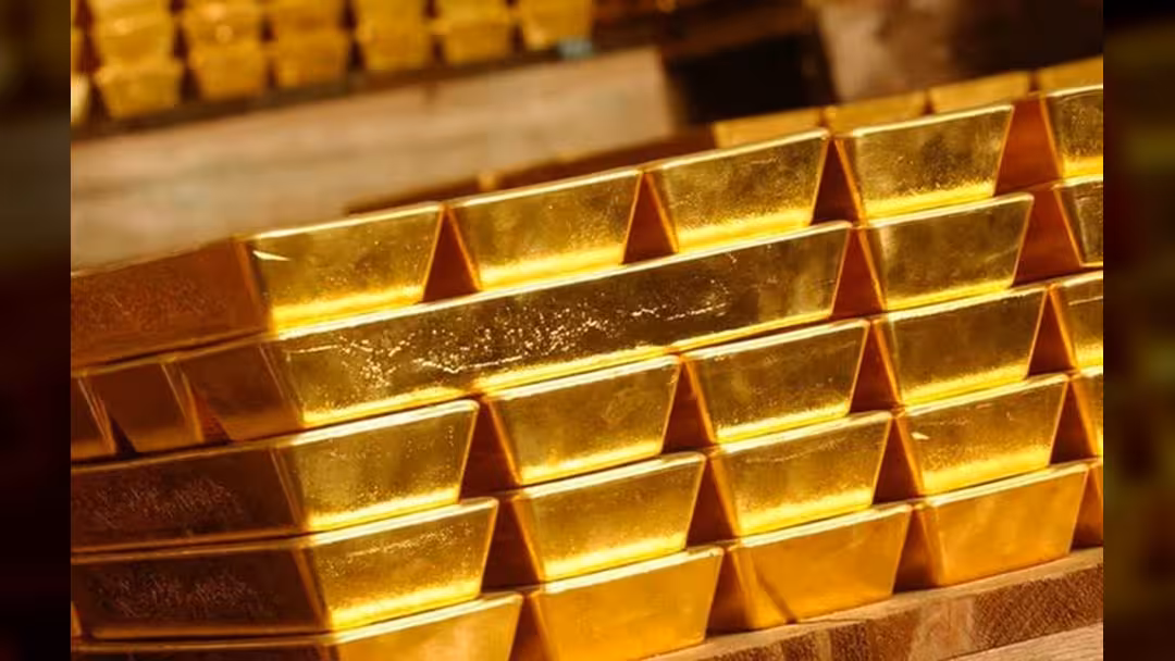 الذهب يواصل صعوده قبيل بيانات أمريكية مرتقبة