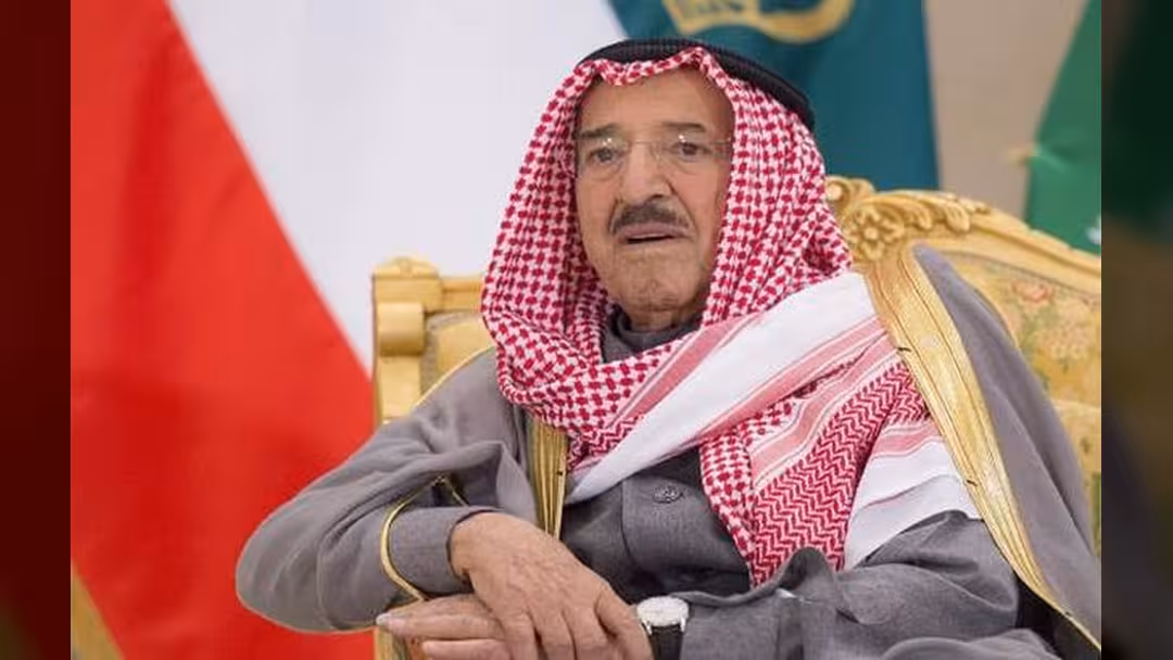 أمير الكويت في الرياض لمناقشة الأزمة الخليجية