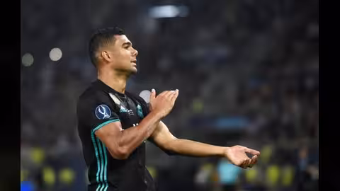 لاعب ريال مدريد كاسيميرو يدق جرس الإنذار الأمور مقلقة