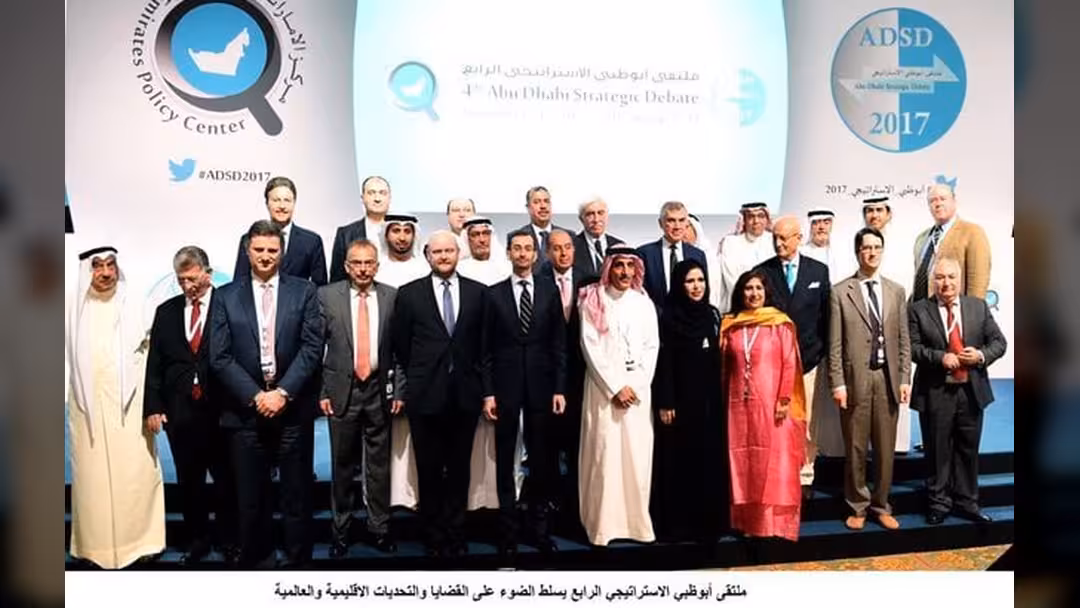 بحاح يعلن دعوة لهندسة الشرعية اليمنية ولو باستخدام الحجز السياسي
