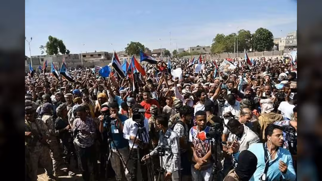 الزبيدي خلال تدشين المجلس الانتقالي في أبين: الحصار بالجنوب جزء من محاولات التركيع