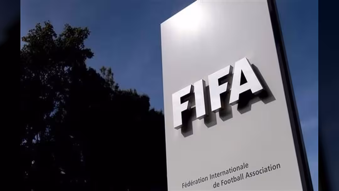 بسبب الفساد.. فيفا يعاقب ثلاثة مسؤولين سابقين مدى الحياة