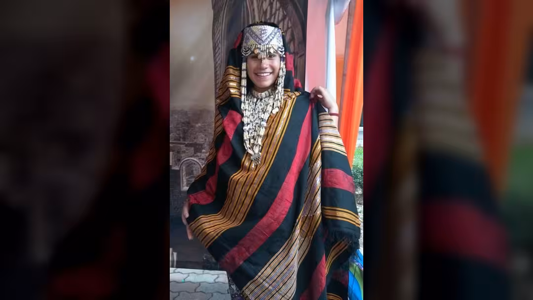 بالصور.. عرض أزياء وأكلات شعبية يمنية بمهرجان ثقافي دولي في ماليزيا