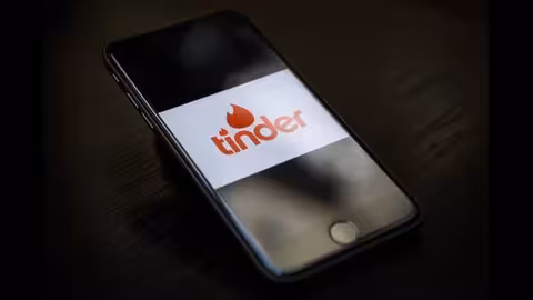 خبراء: التطبيقات الذكية ومواقع التواصل تساهم بانتشار مرض الإيدز