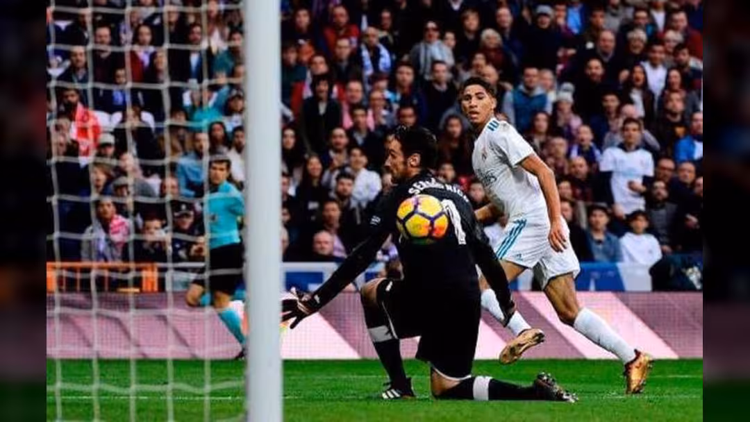 أشرف حكيمي.. أول لاعب عربي يسجل بقميص ريال مدريد (فيديو)