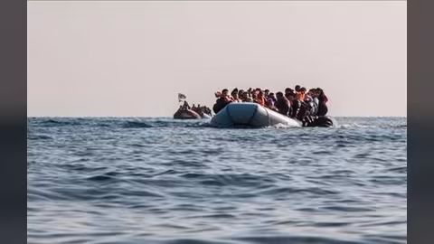 الجيش الألماني ينقذ 102 لاجئاً من الغرق في البحر المتوسط