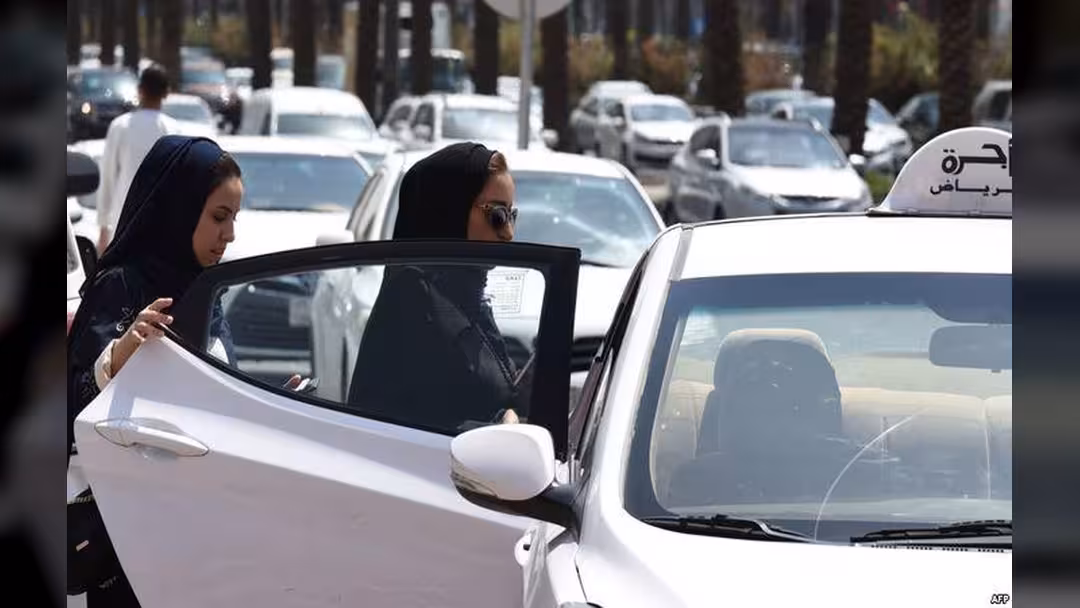 السماح للسعوديات بقيادة الدراجات النارية والشاحنات