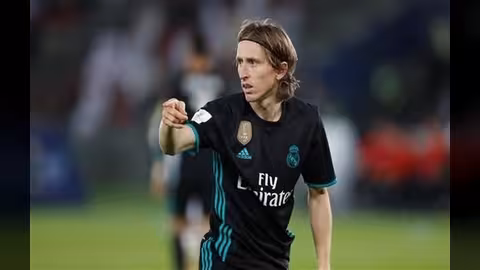 الكرواتي لوكا مودريتش يحسم مستقبله مع ريال مدريد