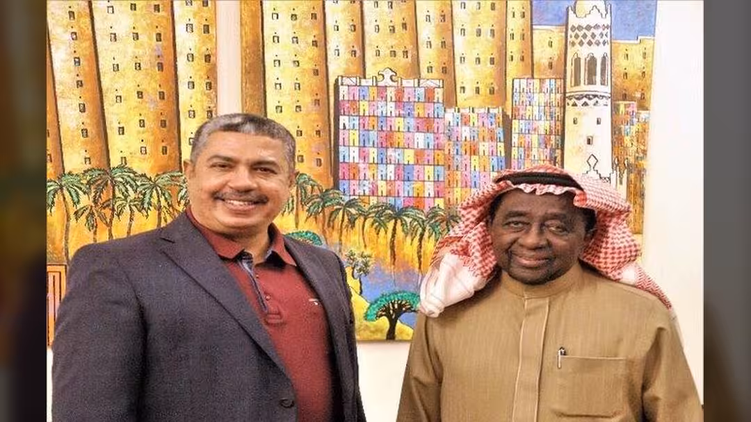 بحاح يغرد مع عبدالرب إدريس: استنشق عبق الجنادرية ودندن لبلاد ذي يزن.. صورة