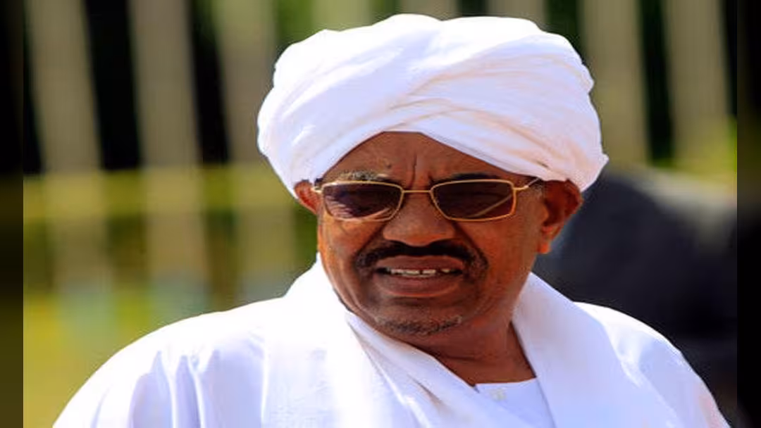 البشير يصدر  حزمة قرارات وتغييرات لكبار قادة الجيش السوداني.. أسماء