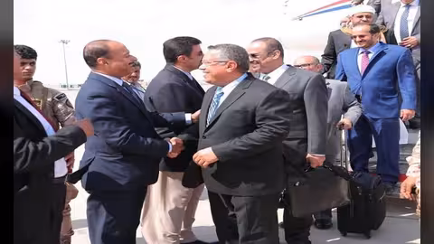 بن دغر ووزراء في حكومته يعودون إلى عدن