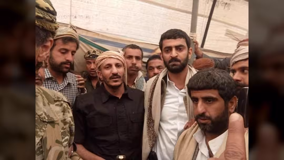طارق صالح يدعو للمطالبة برفع العقوبات عن أحمد علي