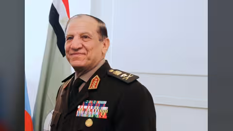 الجيش المصري تستدعي سامي عنان للتحقيق بعد إعلانه الترشيح