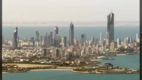 الكويت توضح حقيقة أنباء استدعاء السفير السعودي