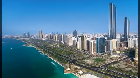 الحوثيون ينشرون فيديو يقولون إنه يوثق استهداف مطار أبوظبي بطائرة مسيرة