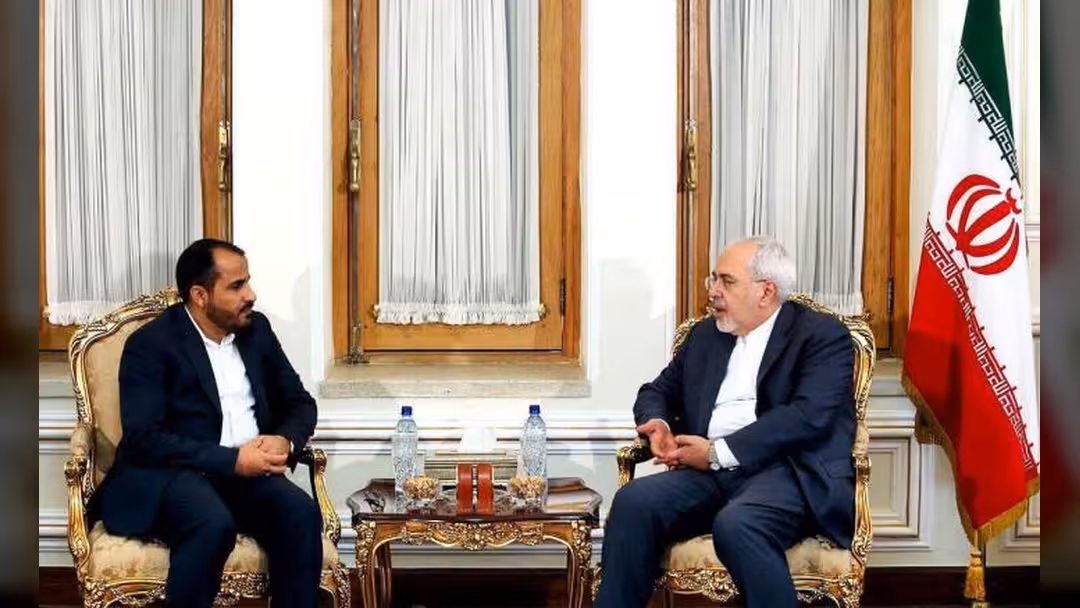 وزير الخارجية الإيراني يلتقي المتحدث باسم الحوثيين ويدعو لوقف الحرب