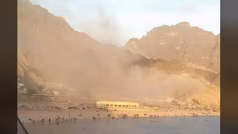 مدير أمن عدن يكشف حصيلة الهجوم الإرهابي بسيارتين مفخختين في التواهي 