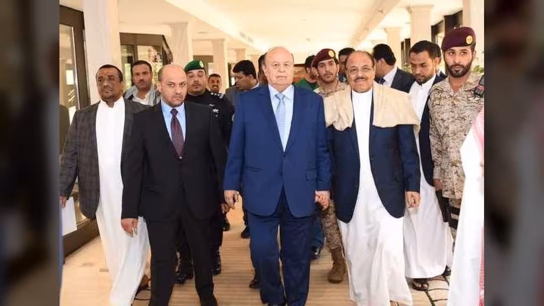هادي ومحسن يطمئنان على صحة بن دغر بعد تعرضه لوعكة